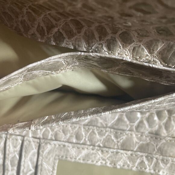 Guess Faux Leather Snakeskin Clutch Wallet Metal Plate Logo White Gray 7.5" - Picture 12 of 12